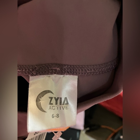 Zyia Active leggings(size 6-8) - Picture 3 of 3